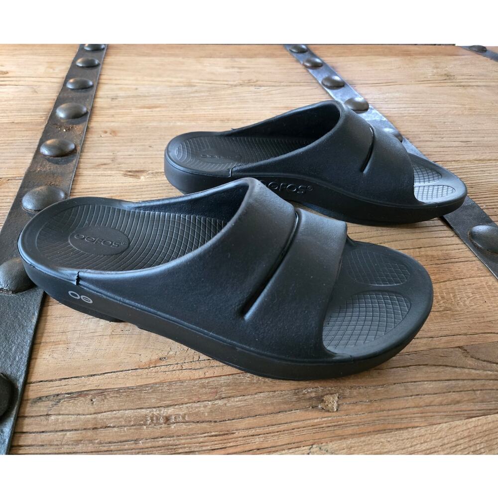 OOFOS OOahh Black Recovery Slide Sandals Mens Womens sz 8